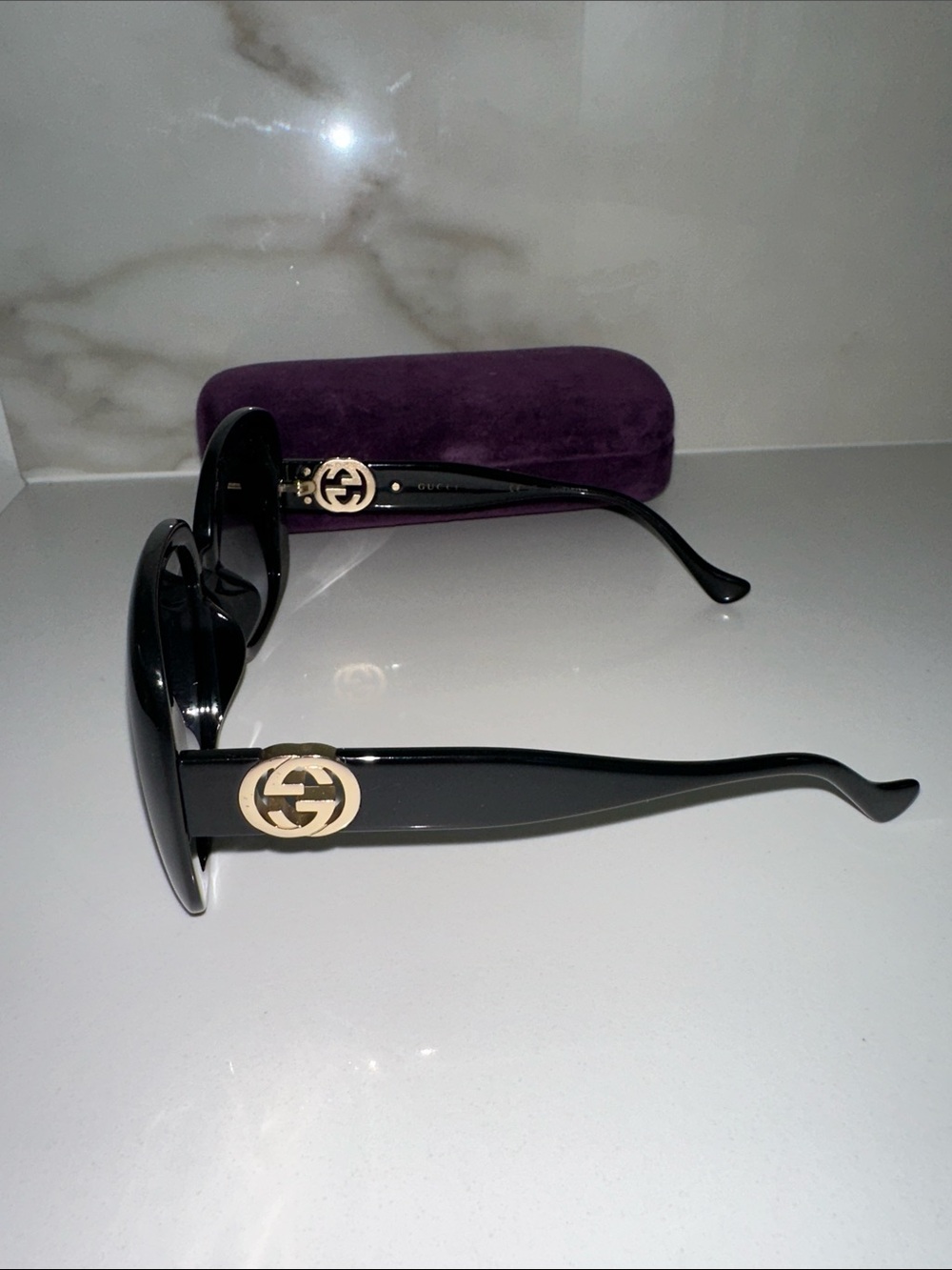 Gucci Black Sunglasses with Gold Double-G Accent - Picture 3 of 4